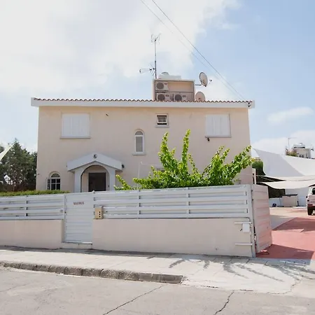 Nissi Maximus Ferienhaus *